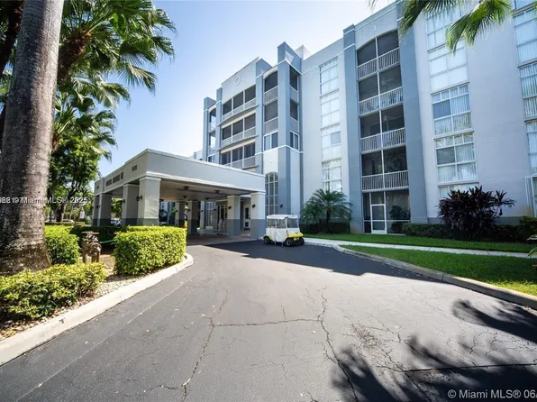 9725 NW 52nd St APT 520, Doral, FL 33178