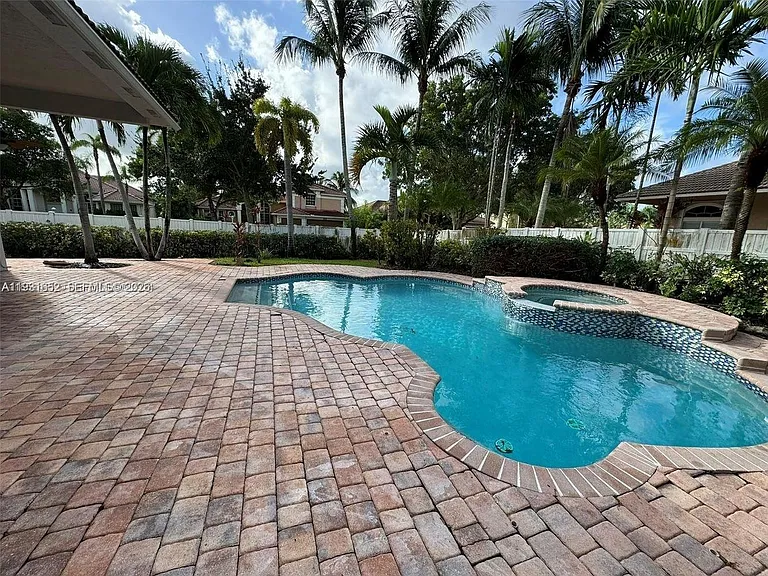 1302 NW 139th Ave — Photo 21
