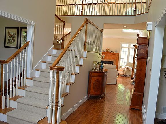 5th image of 27 Long Meadow Dr