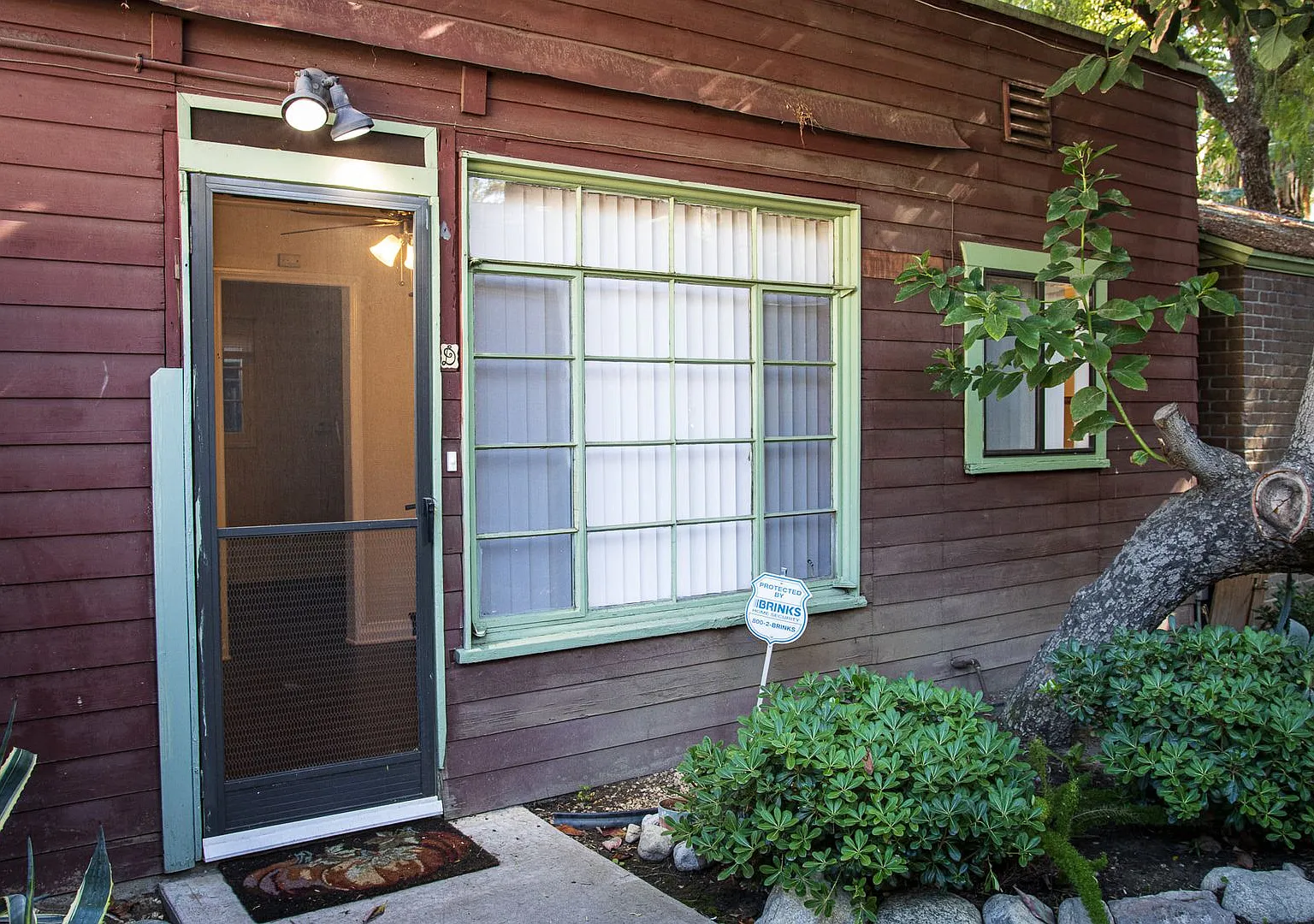 115 E Fourth Street — Photo 2