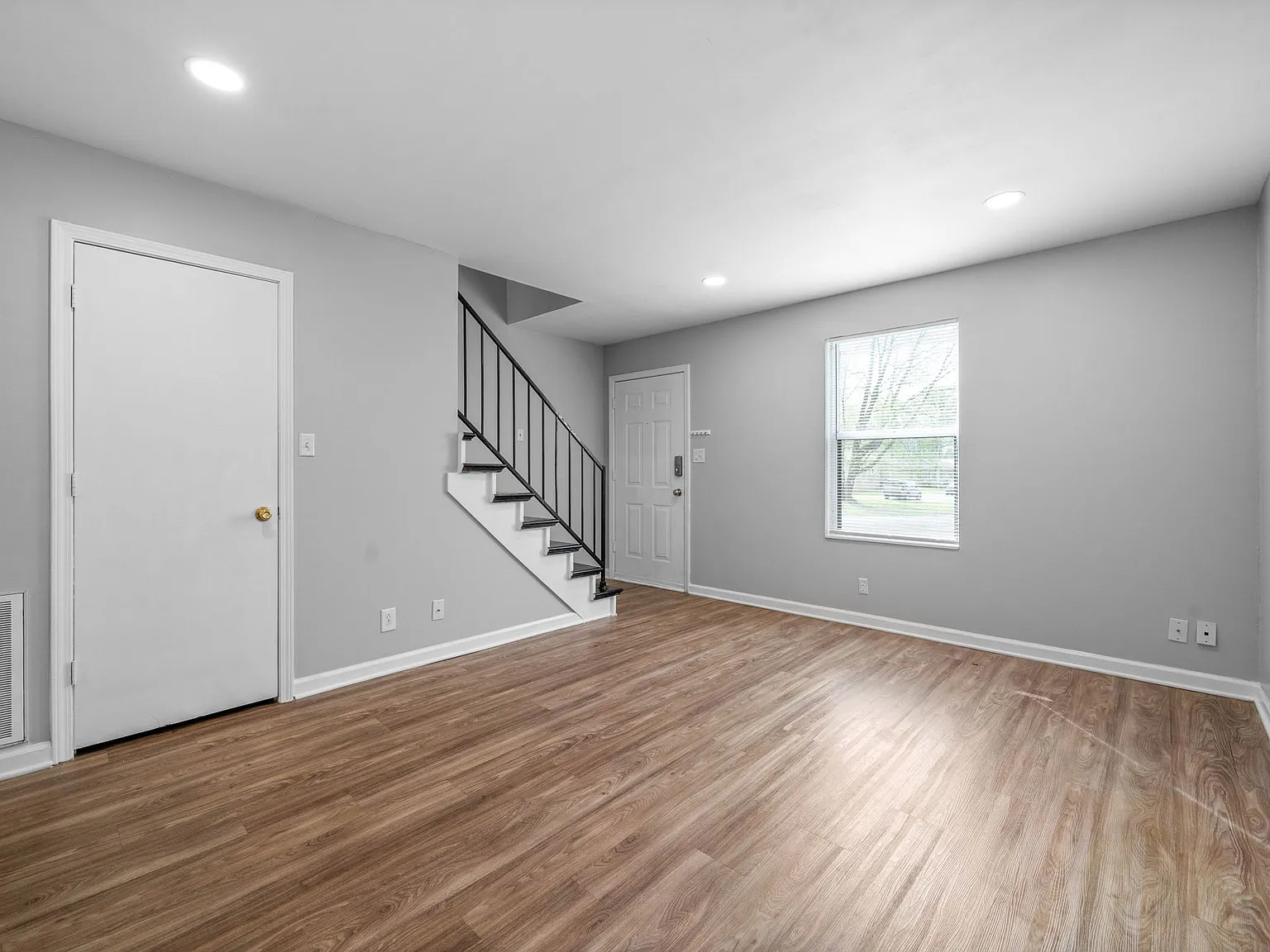 2 bed, 1.5 bath, 942 sqft, $999 — Photo 4