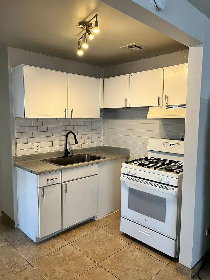 2053 N. Alvernon — Photo 3