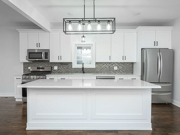 5th image of 4330 N Lawndale Ave