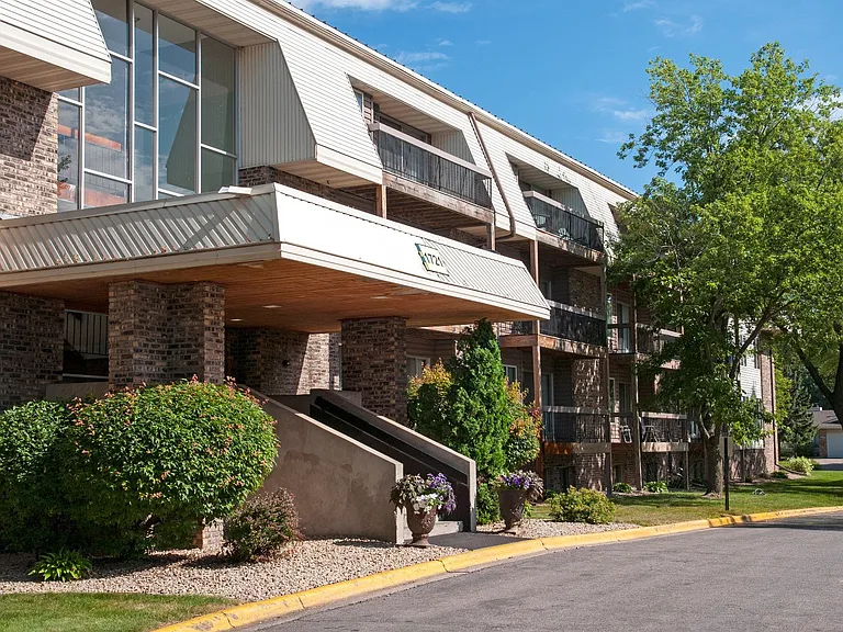 Burnsville Parkway Apartments — Photo 13