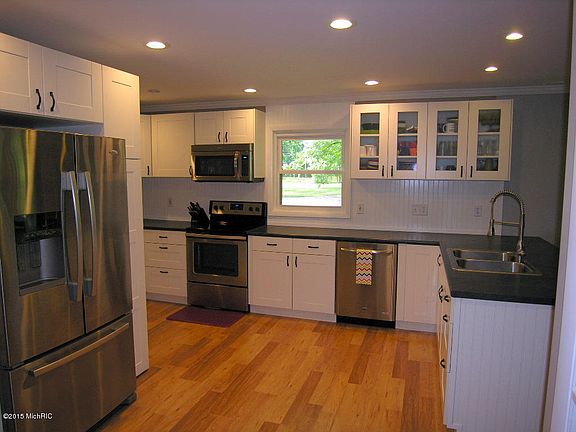 5th image of 15905 Portage Rd