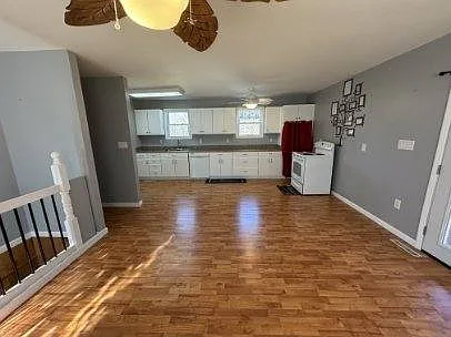 325 Freedom Trl — Photo 3