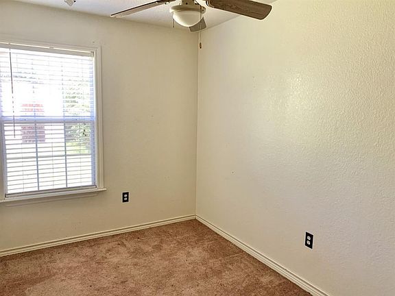 5th image of 204 W Lamar St