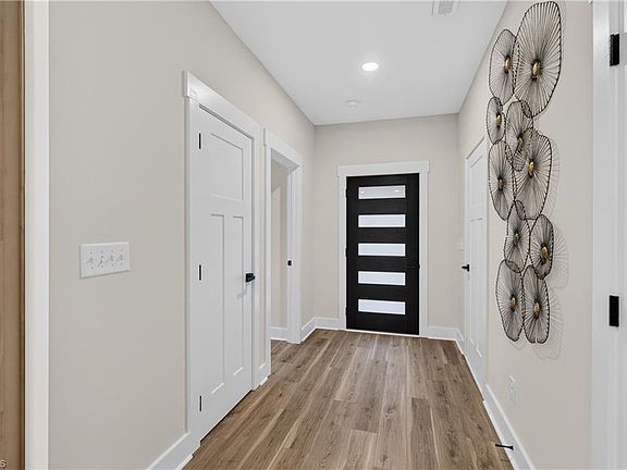 3rd image of 105 Bridlewood Ave