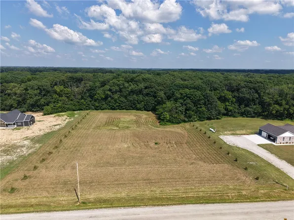 1775 East Rd, Shelbyville, IL 62565