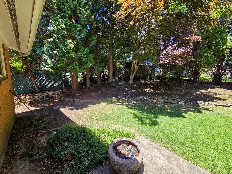 305 Hillsboro Dr — Photo 34