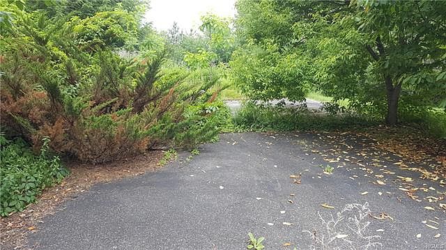 2nd image of 4 Holly Ln