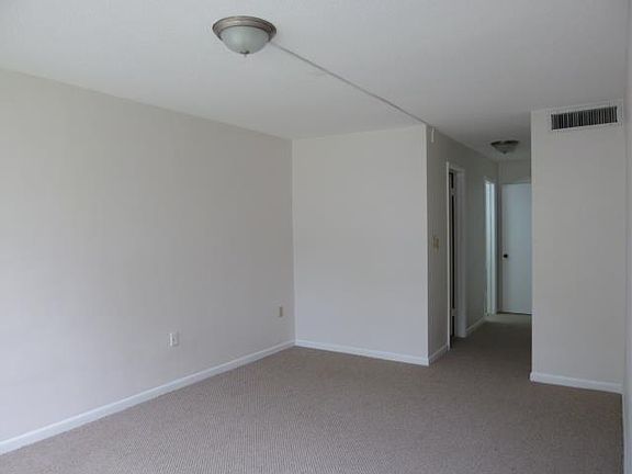 4th image of 1701 NE 191st St #A206