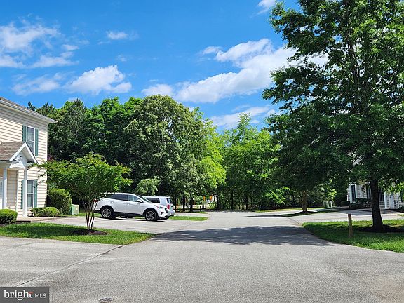 3rd image of 22581 Chickadee Cir #2-4