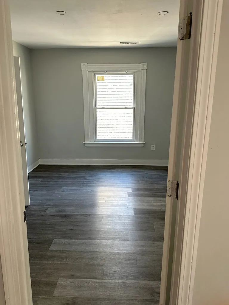 4-Bedroom Apartment with In-Unit Laundry in Waterbury — Photo 4