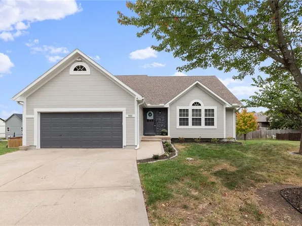 950 NW Maplewood Ct, Grain Valley, MO 64029