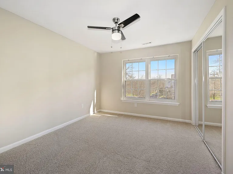 1601 Carriage House Ter #1601-E — Photo 12
