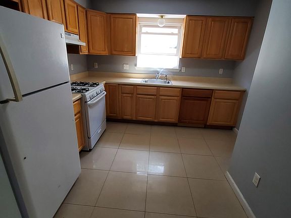 3rd image of 110 S 8th St Floor 2
