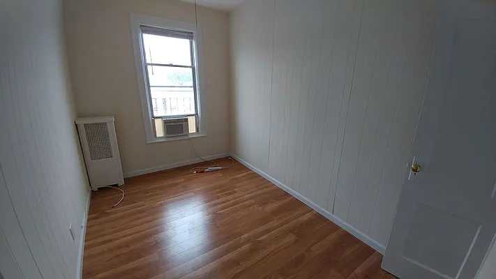 Rented by Halvatzis Realty | media 24