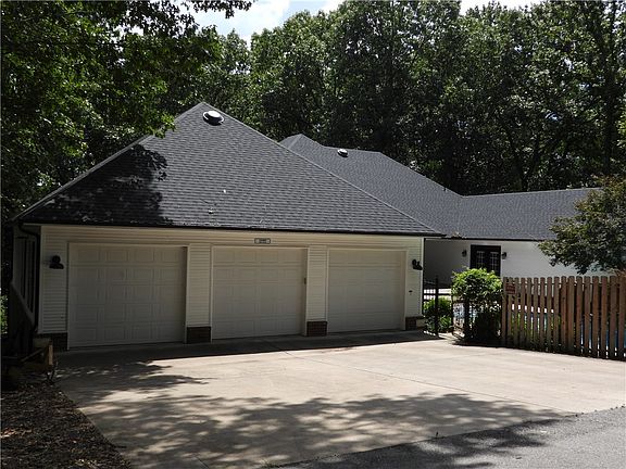 2nd image of 19489 Oak Cir