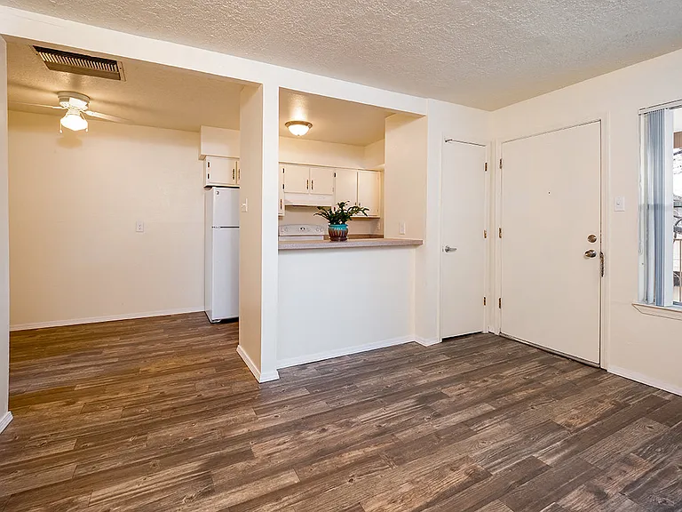 121 Cardenas Dr NE — Photo 53