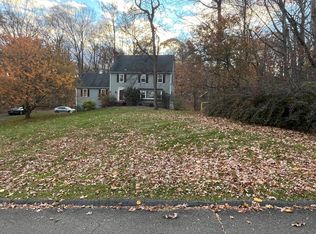 131 Fieldcrest Dr, Ridgefield, CT 06877