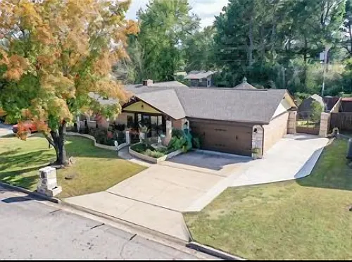 3100 Kendall Ave Photo 1