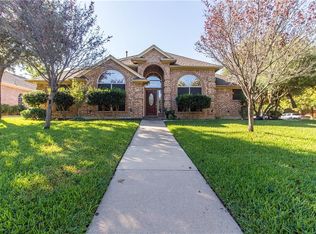 1000 Evandale Rd, Burleson, TX 76028