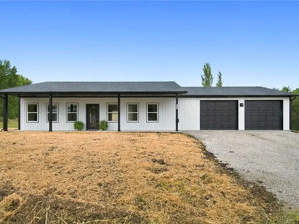 1845 Lafayette Dr, Odessa, MO 64076