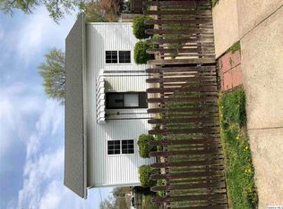 102 E School St, Camp Point, IL 62320