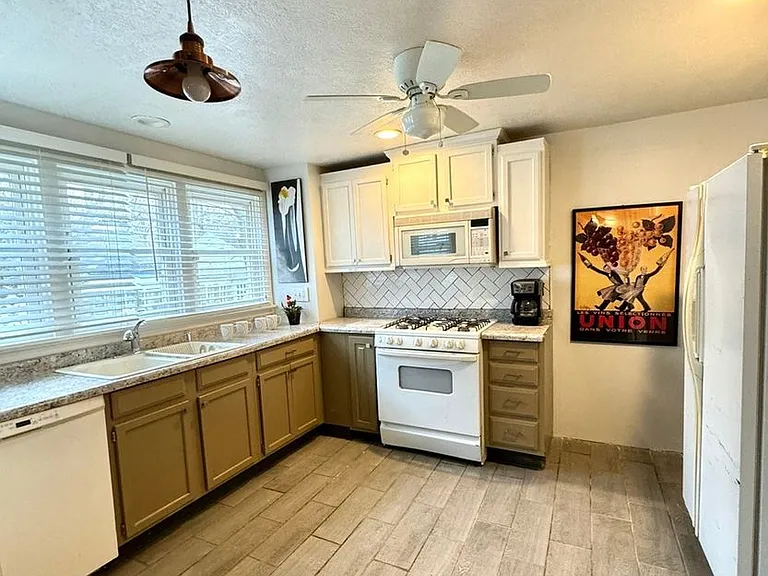 1521 Emma St #B — Photo 3