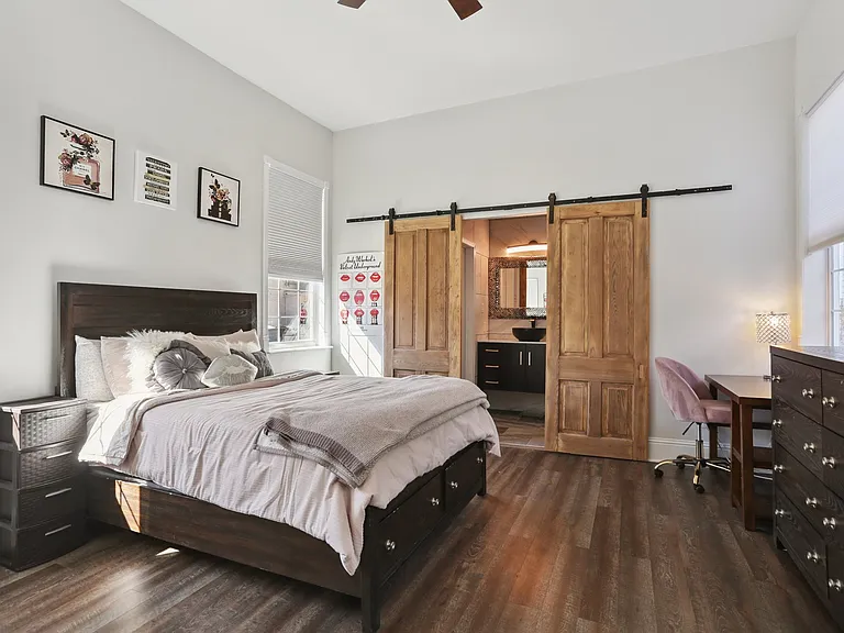 1102 Adams St — Photo 17