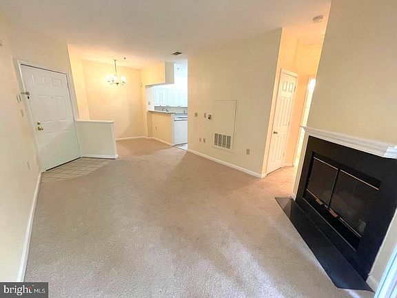 4th image of 2203 Westcourt Ln APT 202