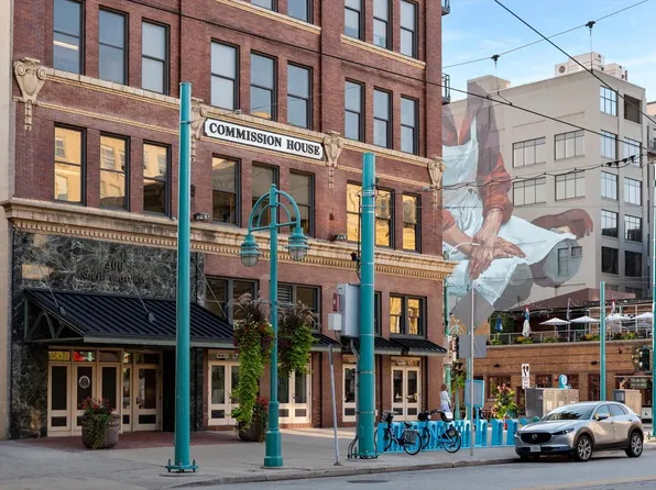 400 North Broadway #1001, Milwaukee, WI 53202