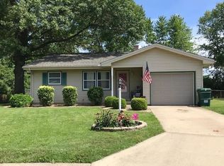 19 Buchanan Ct, Charleston, IL