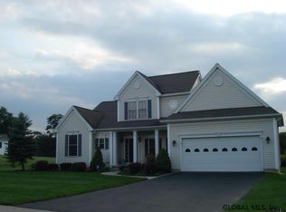 4 Outlook Dr N, Mechanicville, NY 12118