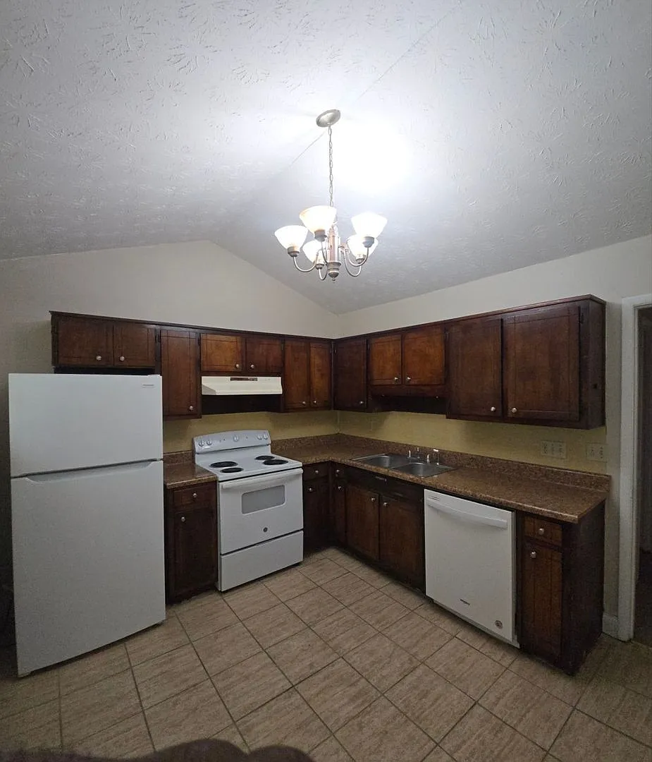 Springhill Apartments — Photo 3
