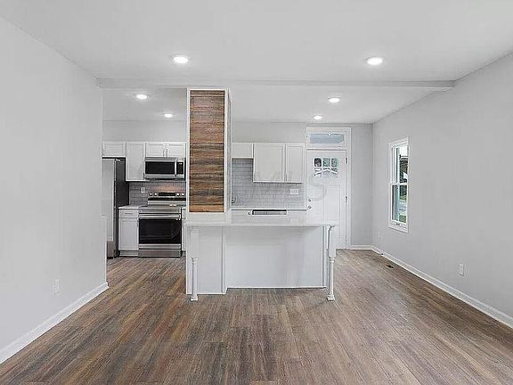 4th image of 699 Oakwood Ave