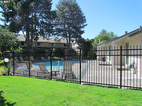 Pool, Commons