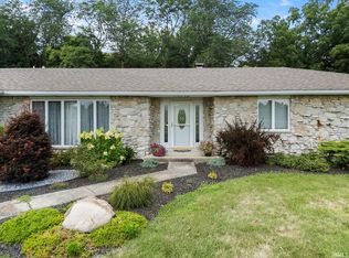 5735 E Valley View Point, Bringhurst, IN 46913