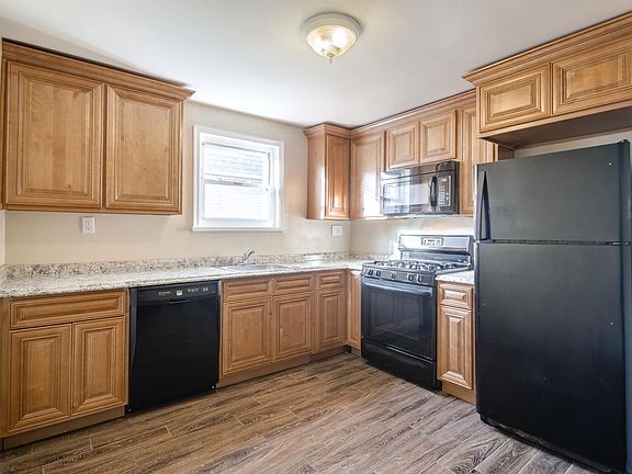 5th image of 2320 Strahle St Floor 2