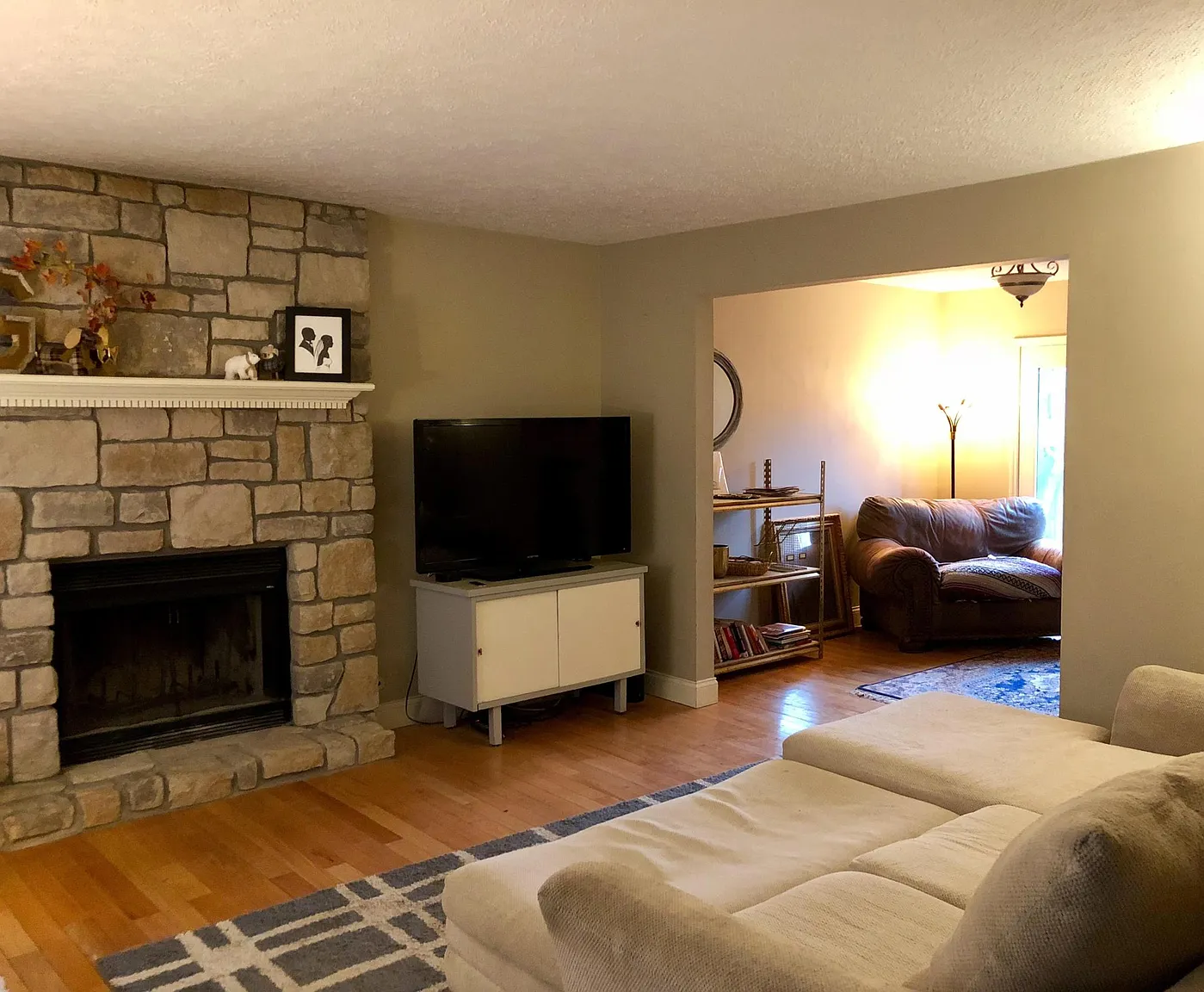 1208 E Skylark Ct photo 1