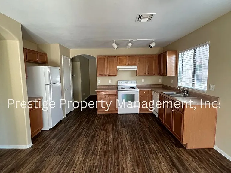 6908 S Creek Run Ave — Photo 2