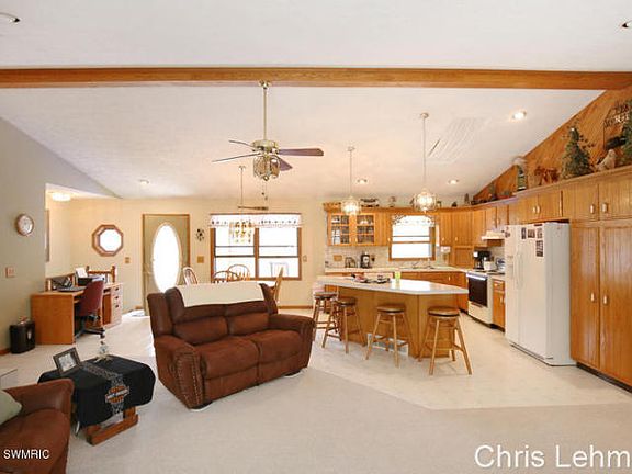 5th image of 13445 Hendrickson St NE