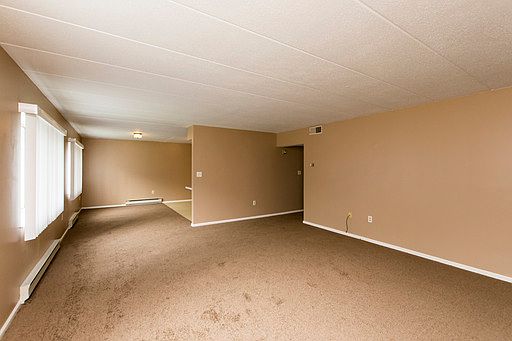 3rd image of 325 Hillview Ct APT C-1