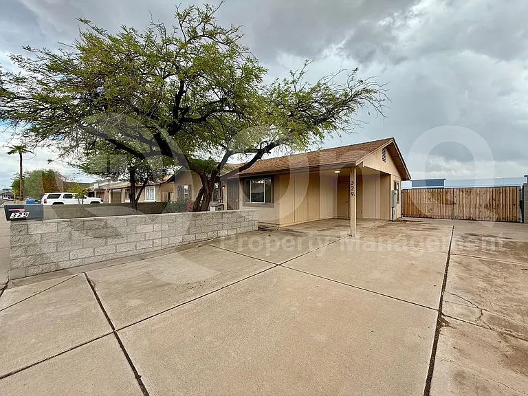 329 N 69th Ave — Photo 2