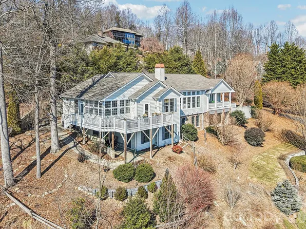 209 Rowland Dr, Laurel Park, NC 28739