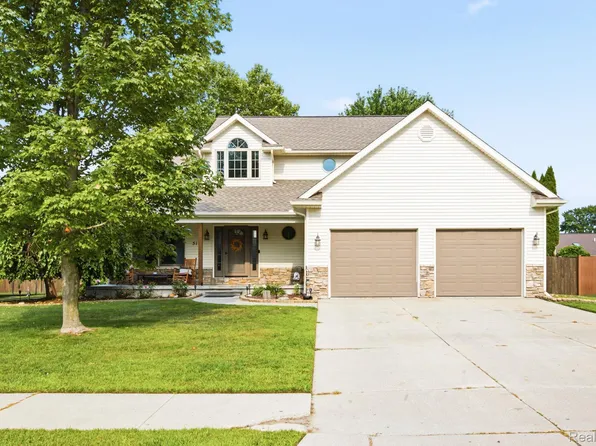 517 Kelli Ave, Marysville, MI 48040