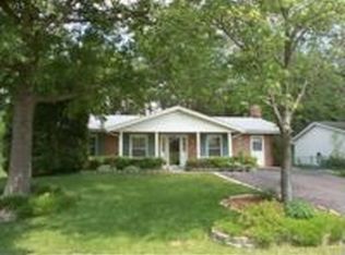 1102 S Dickenson Ave, Sterling, VA 20164