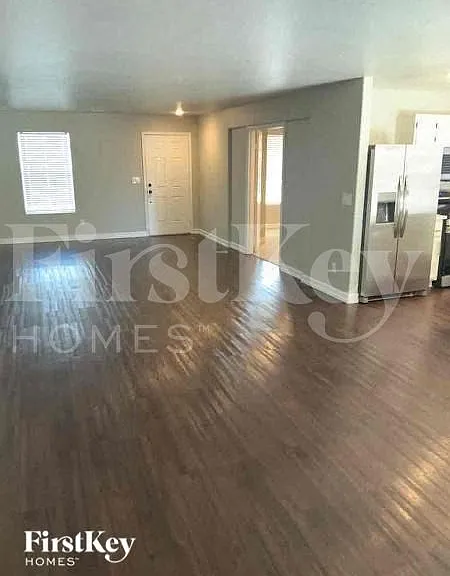 426 Hopedale Ave — Photo 2