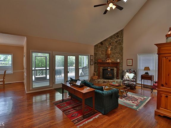 3rd image of 1711 White Oak Dr